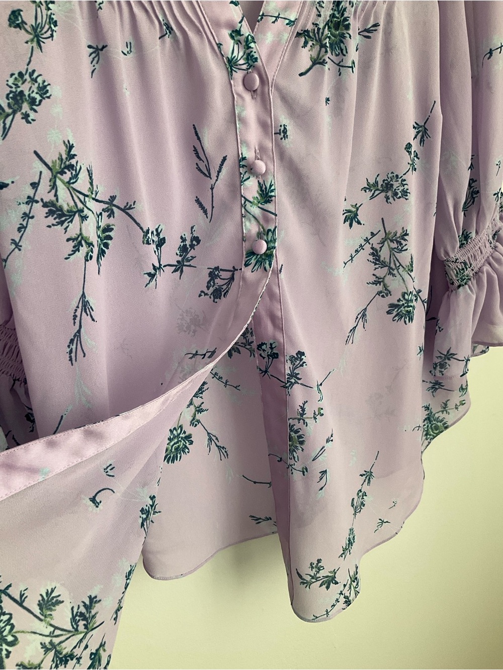 Cinq a Sept Jennings Medium Lilac Floral Pintuck Button Front V-Neck Blouse EUC - Picture 6 of 13